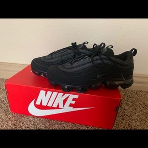 Black Nike vapormax 97
